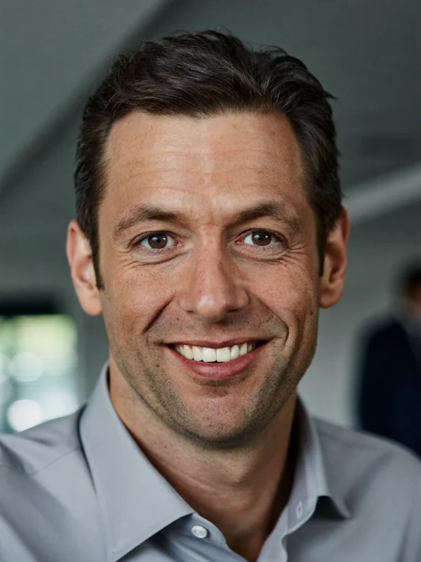Portrait of David R., Operations Manager, FM Company